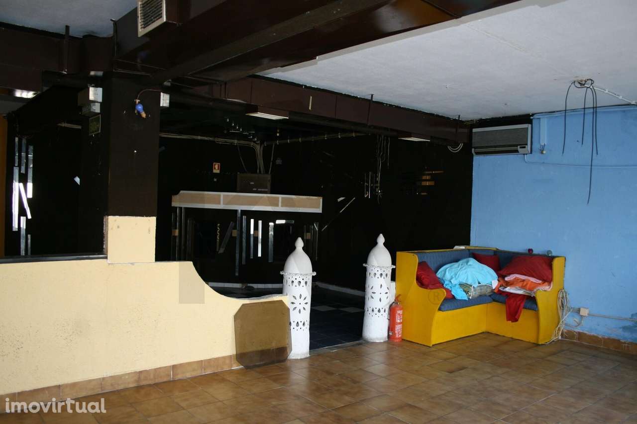 Loja Bar ou Futuro Apartamento na Praia da Rocha com 180 m2 - Grande imagem: 5/38