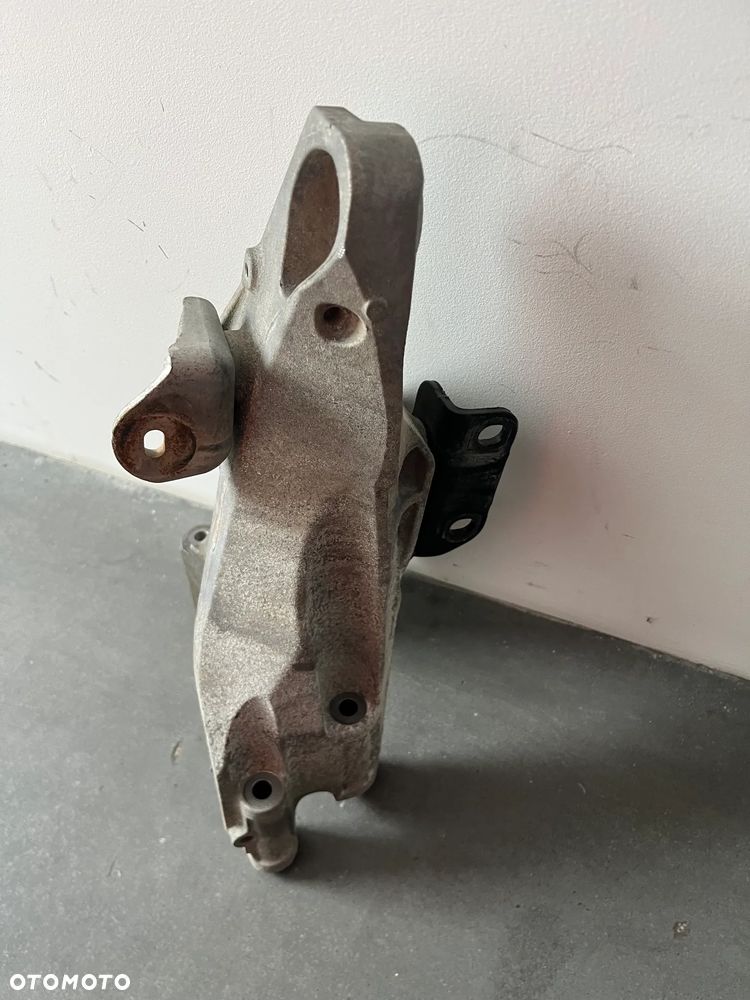 VW TRANSPORTER T5 T6 T6.1 2,0 TD ŁAPA SILNIKA MOCOWANIE 7LA199370A - 2