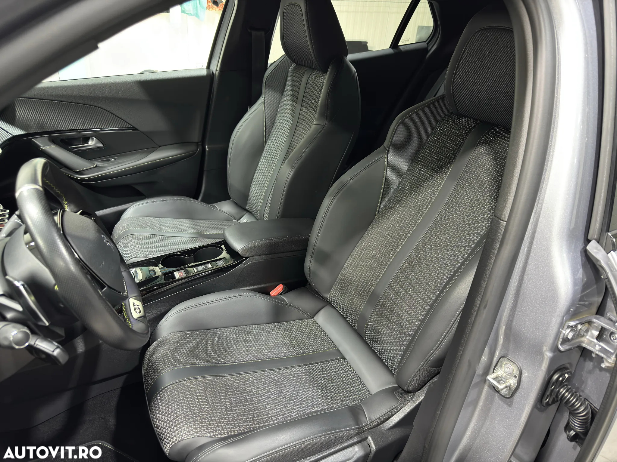 Peugeot 2008 1.2 L PureTech STT EAT8 GT Line - 2