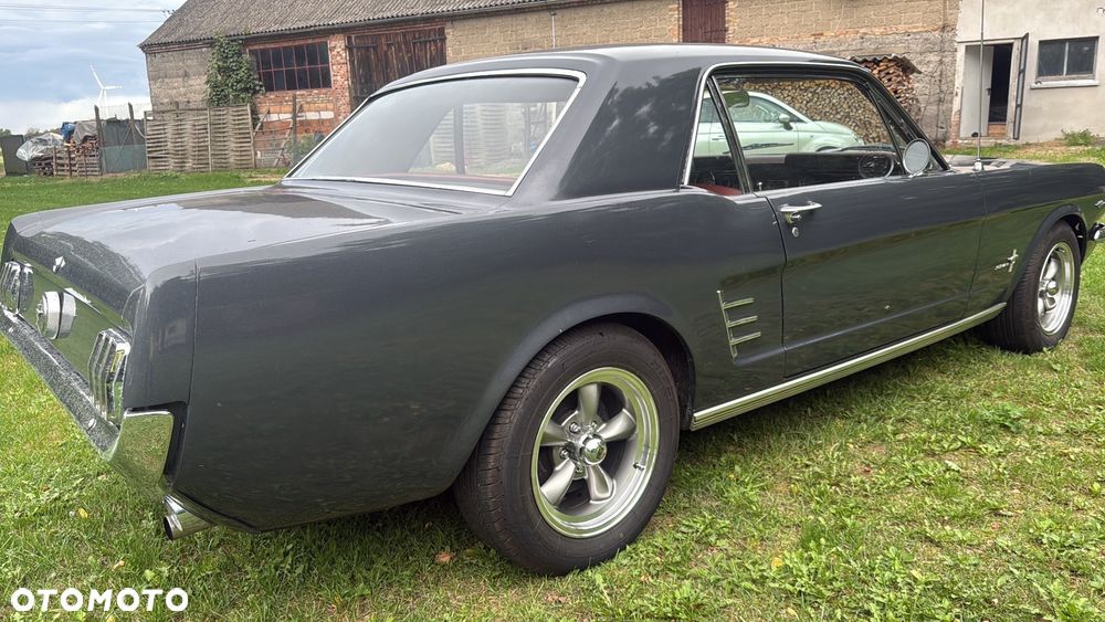 Ford Mustang - 7