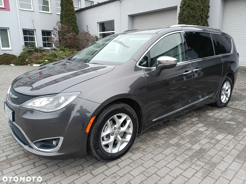 Chrysler Pacifica - 1