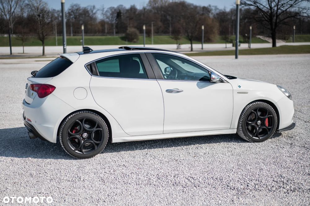 Alfa Romeo Giulietta ver-1750-tbi-quadrifoglio-verde - 12