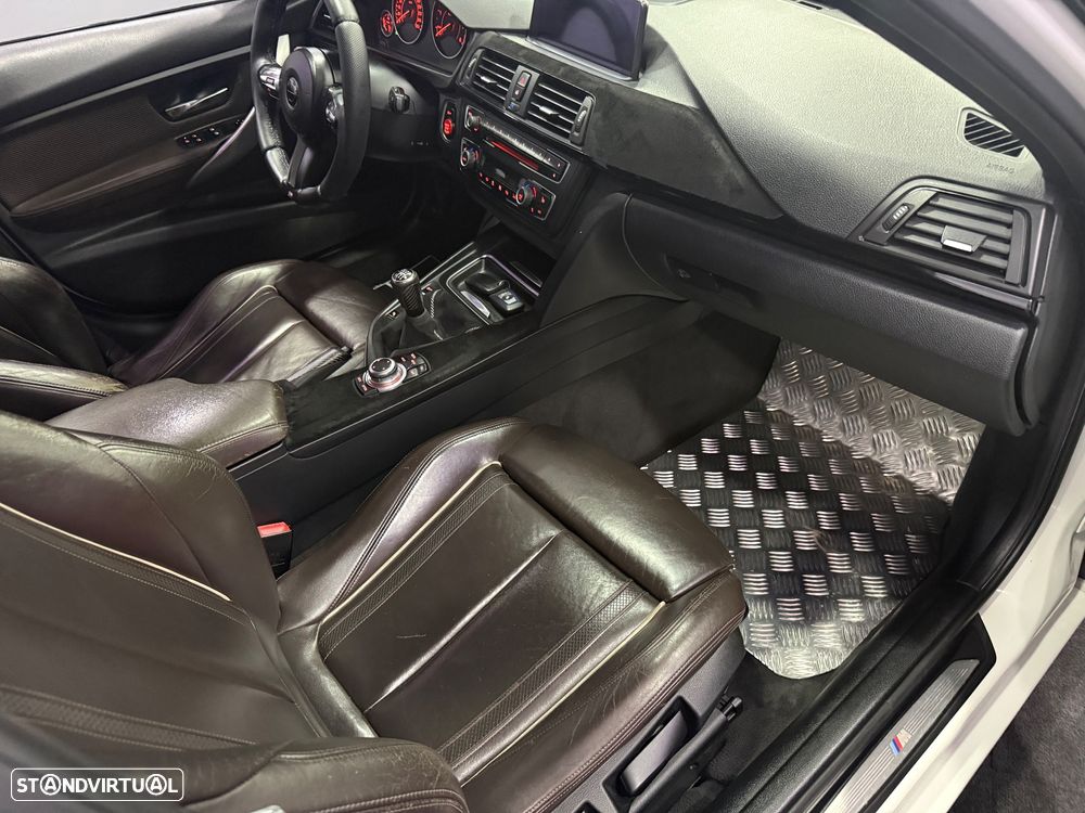 BMW 320 d Pack M - 13