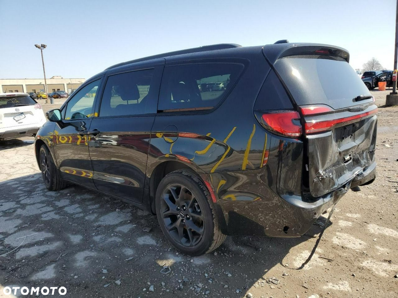Chrysler Pacifica - 4