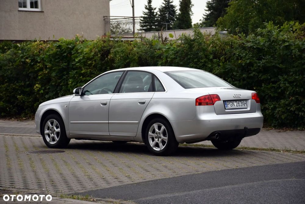 Audi A4 Limousine - 10