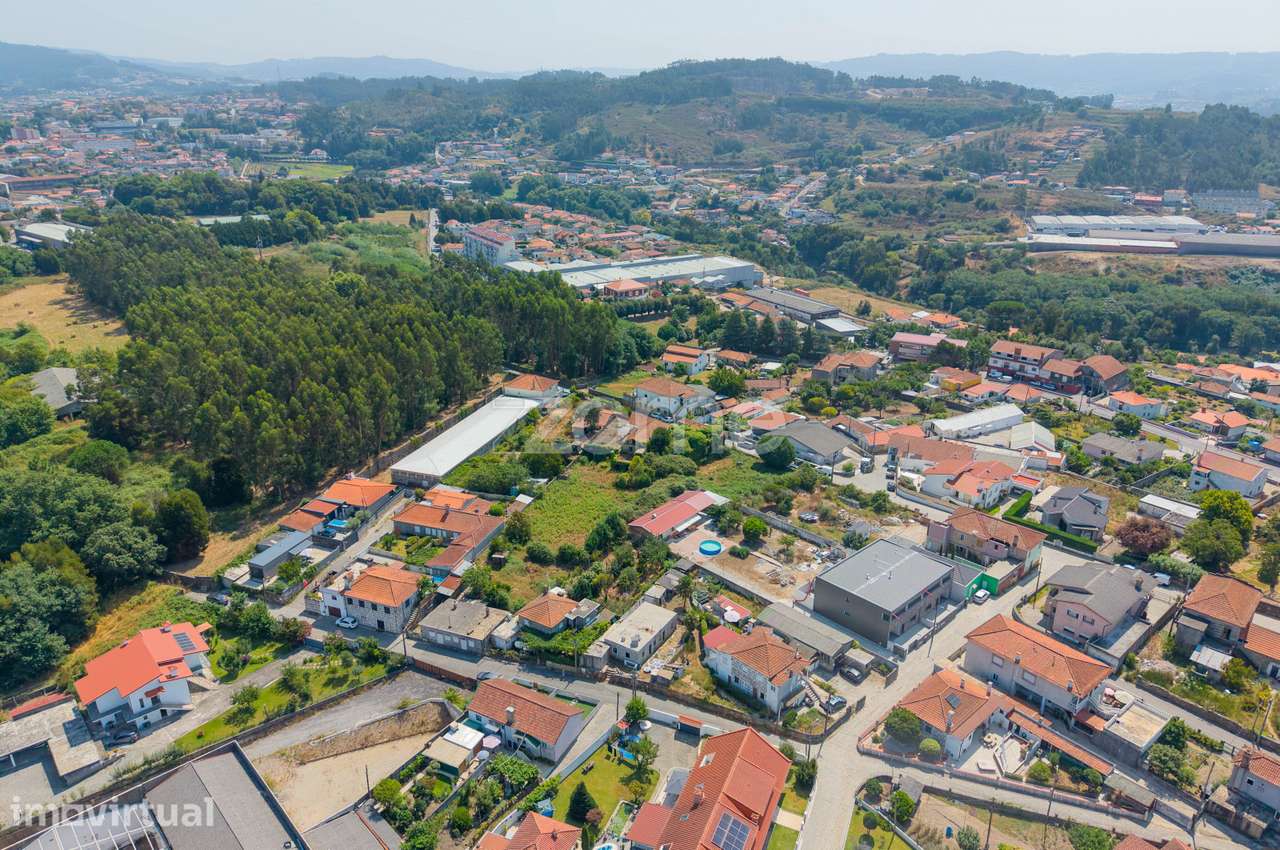 Moradia para restauro em Delães - Grande imagem: 5/23