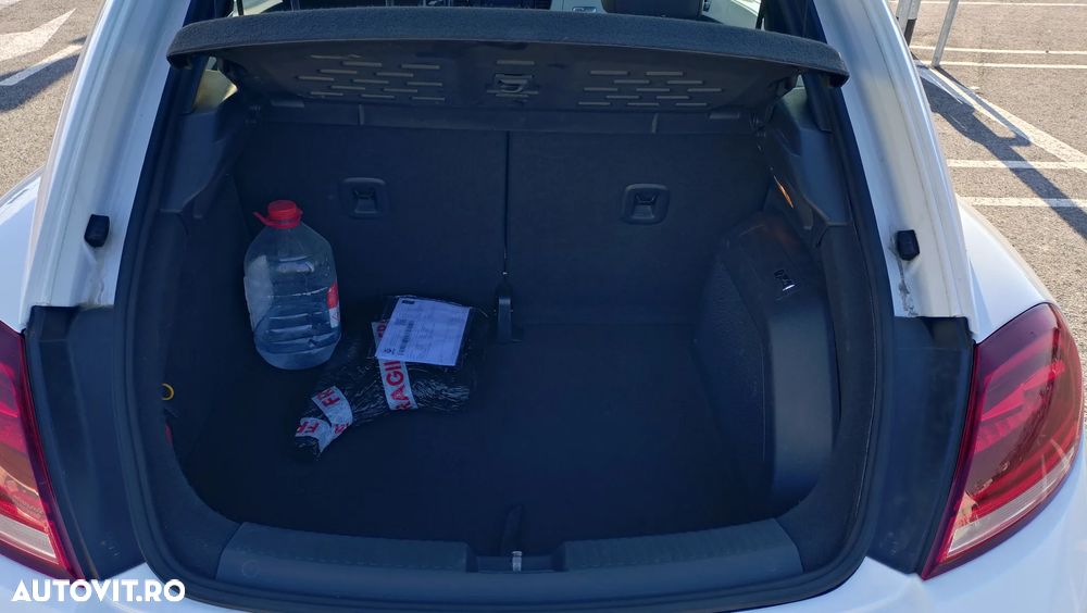 Volkswagen New Beetle - 8