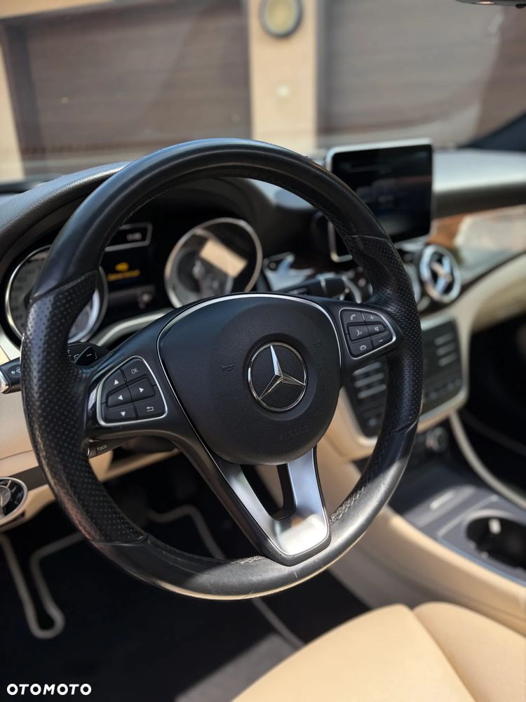 Mercedes-Benz GLA 250 4Matic 7G-DCT Urban - 15