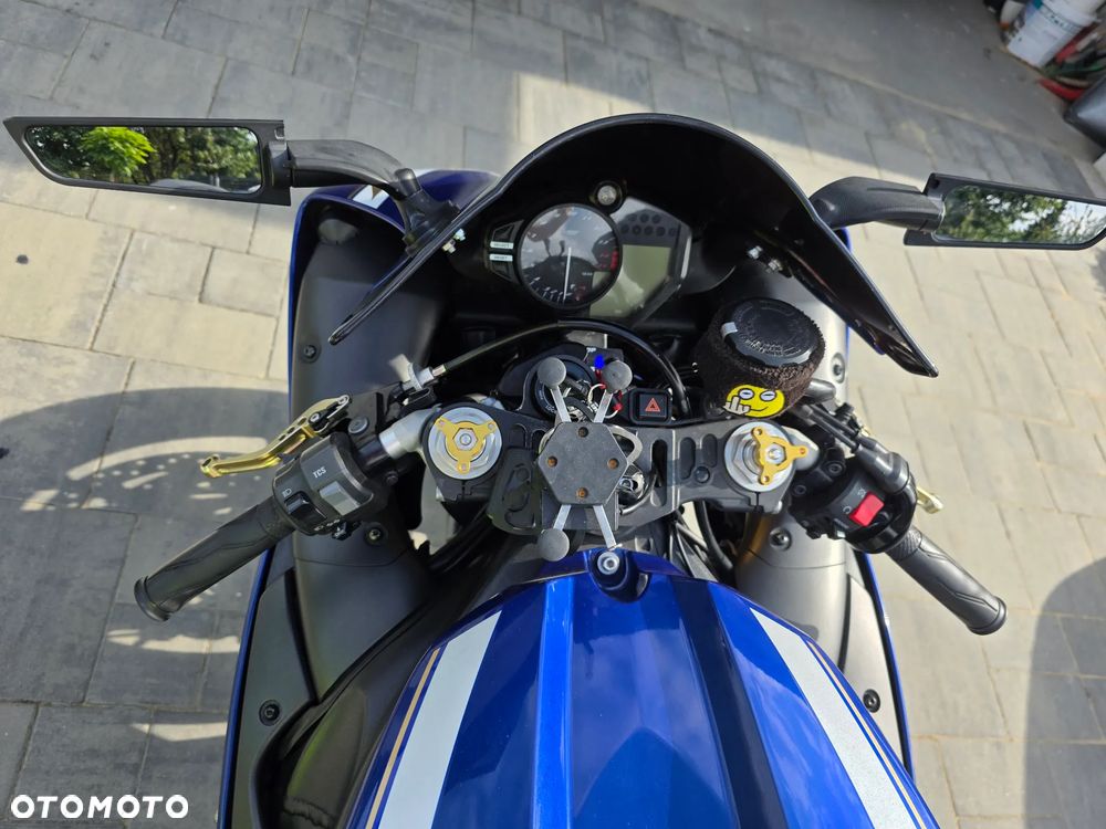 Yamaha R1 - 5