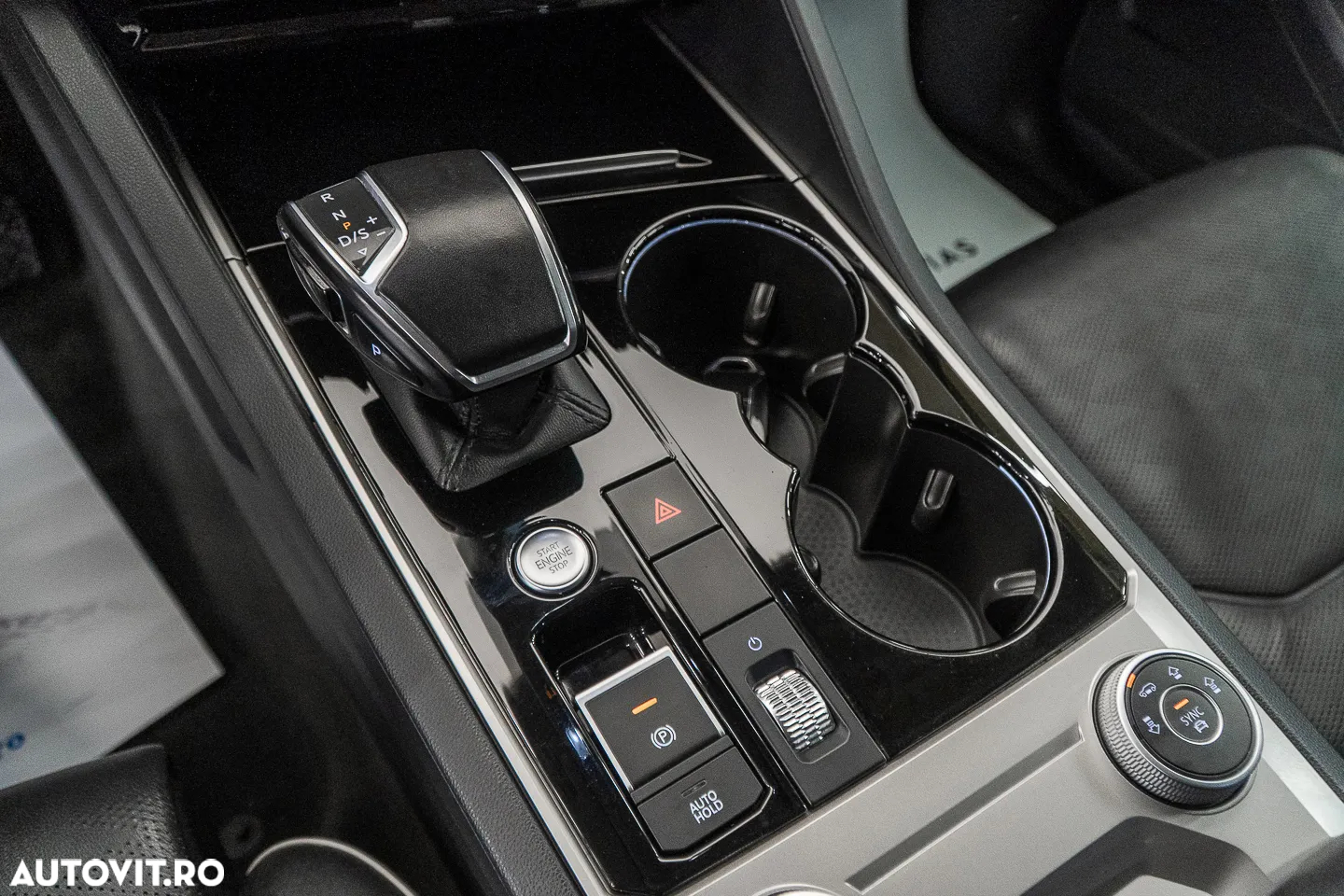 Volkswagen Touareg V6 TDI 4MOTION Elegance - 31