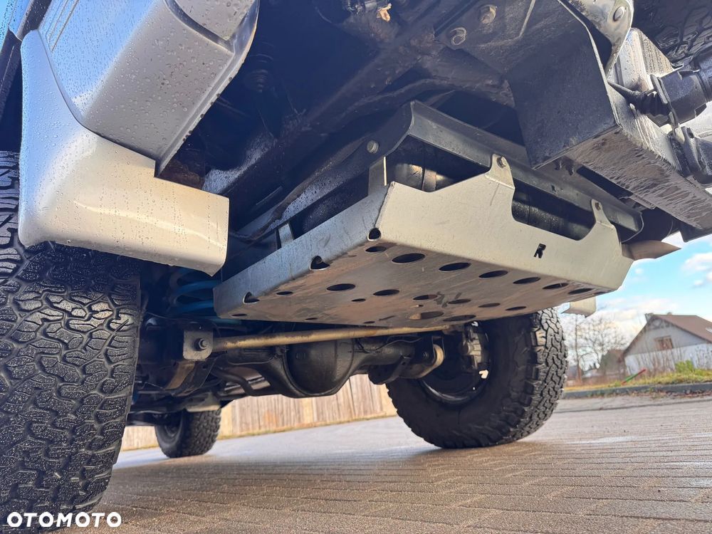 Mitsubishi Pajero - 20