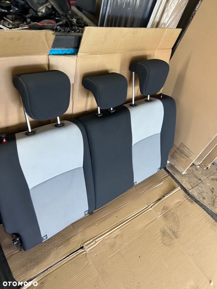 Toyota Yaris III lift fotel lewy kierowcy prawy pasażera 5D - 13