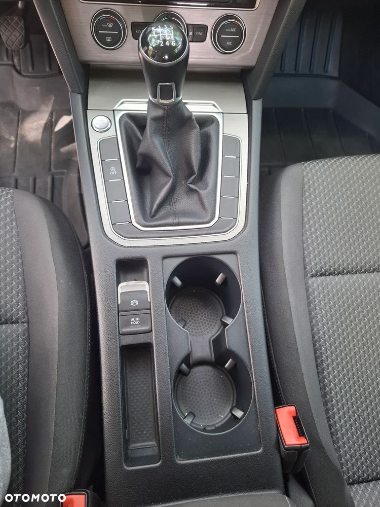 Volkswagen Passat 2.0 TDI BMT Comfortline - 14