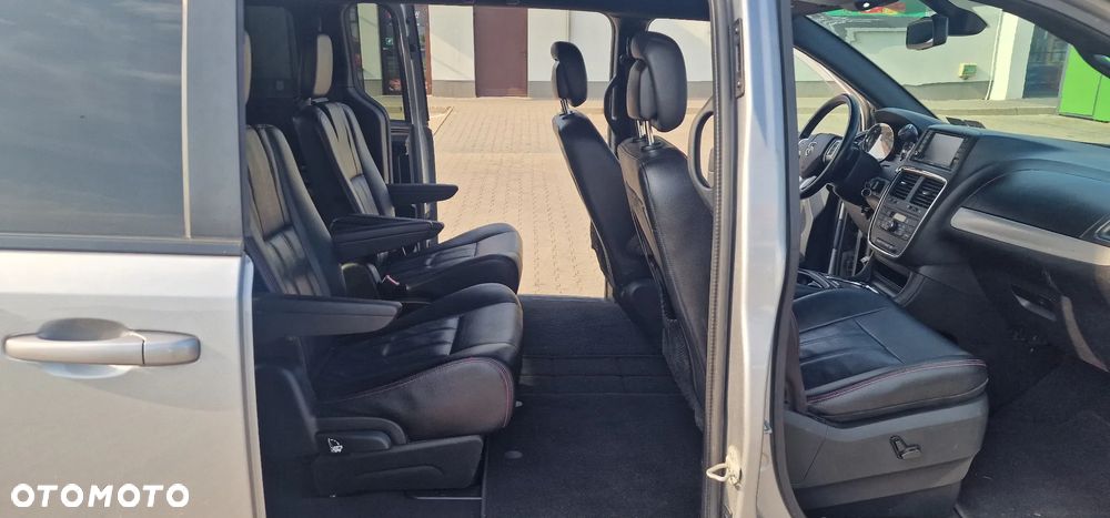 Dodge Grand Caravan - 21