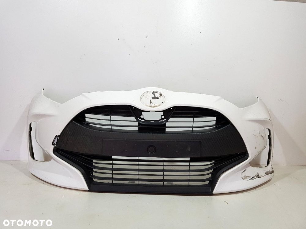 TOYOTA YARIS IV 4 ZDERZAK PRZÓD PRZEDNI + KRATKI ORYGINAŁ - 1