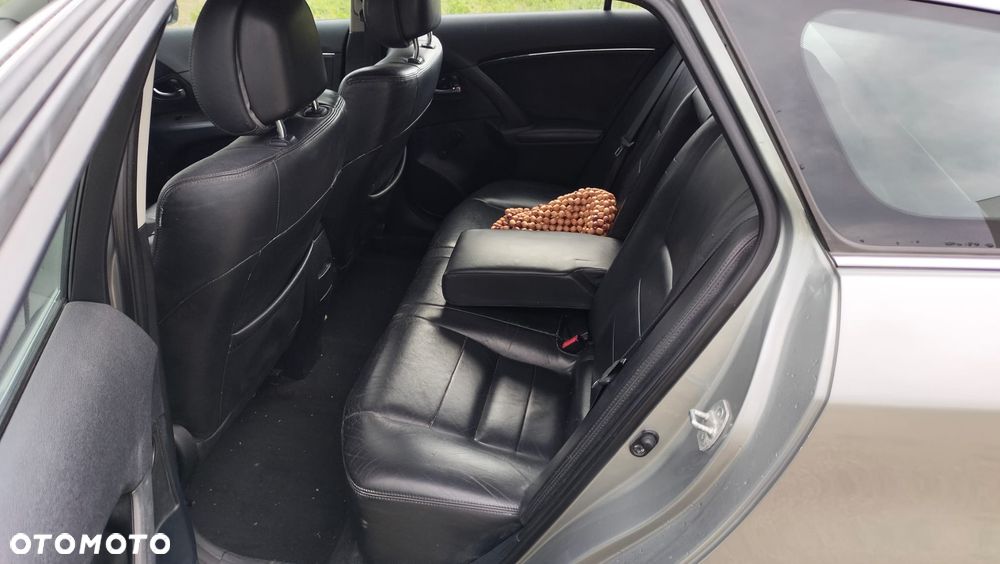 Toyota Avensis 2.0 D-4D - 6
