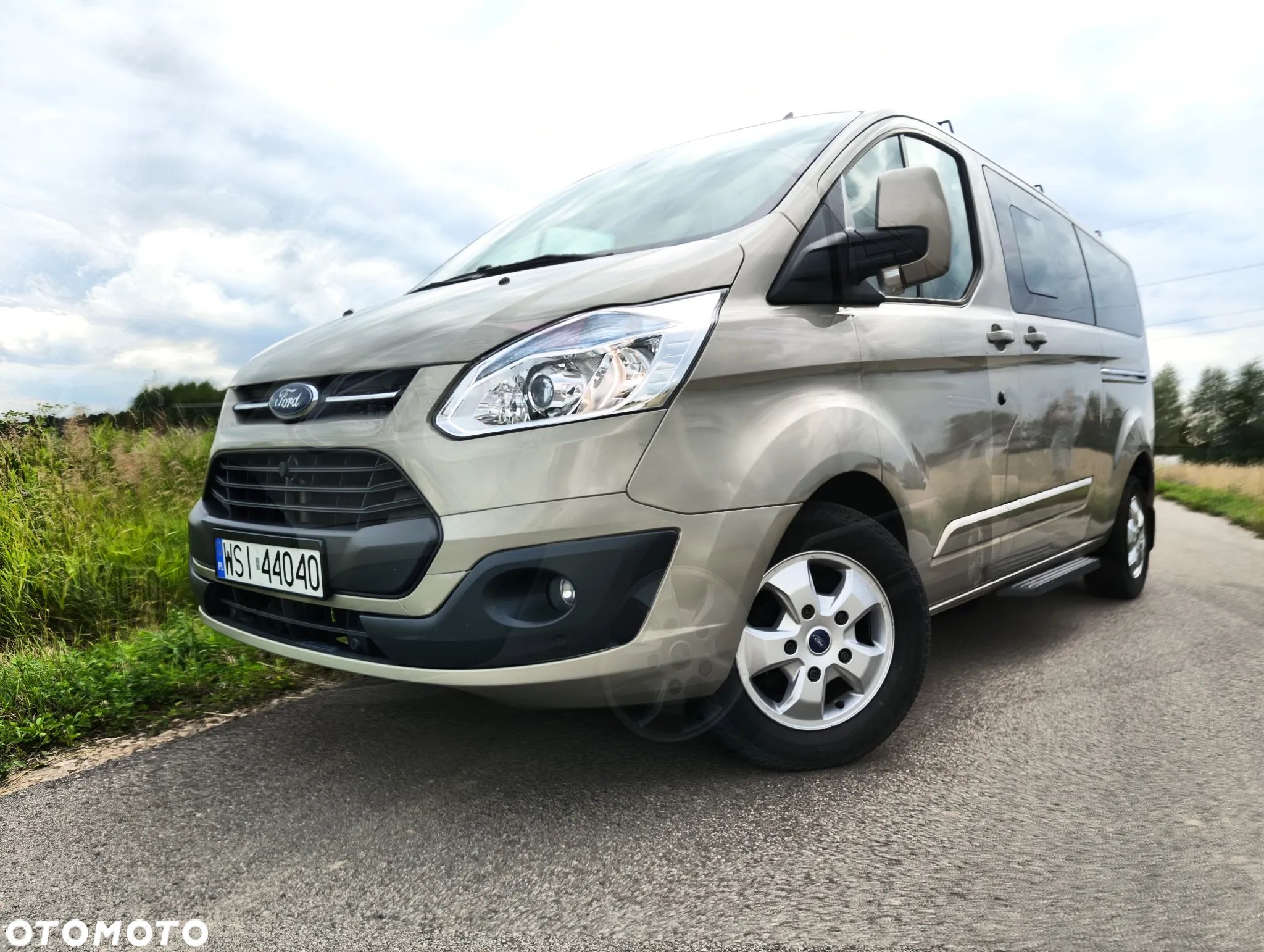 Ford Tourneo Custom - 1