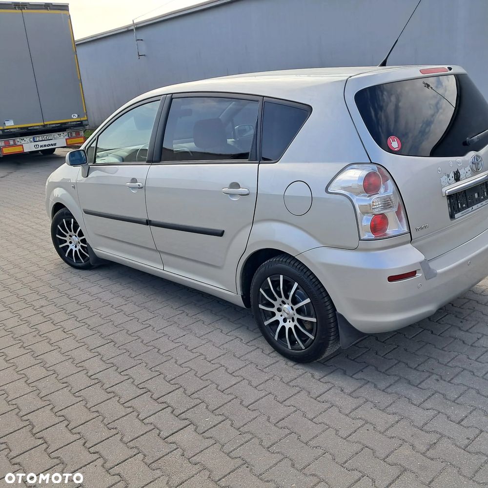 Toyota Corolla Verso - 4