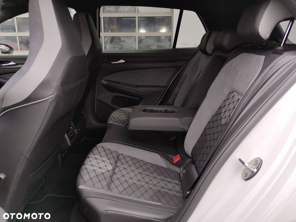 Volkswagen Golf - 29