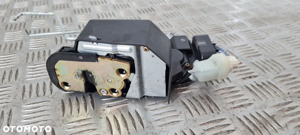 Toyota Rav4 II Zamek Klapy Bagażnika - 3