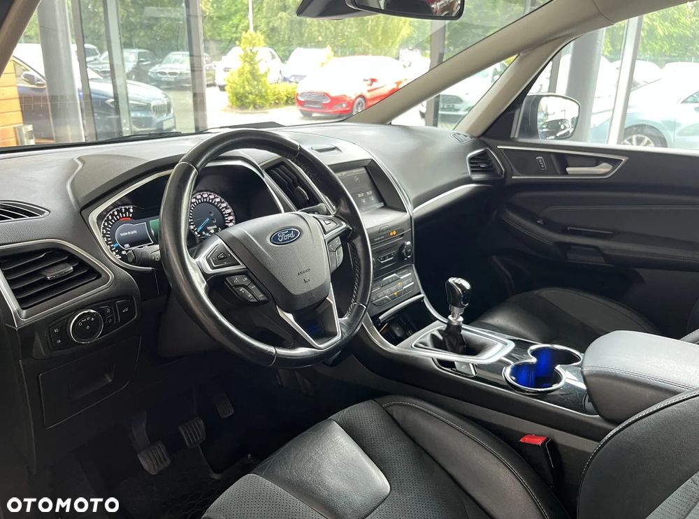 Ford S-Max - 11