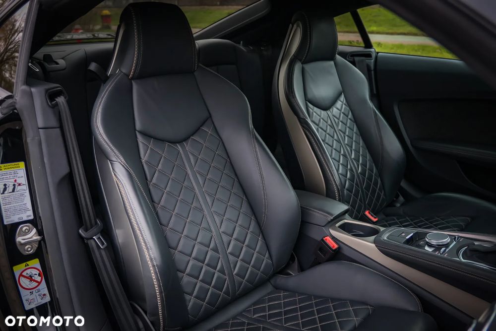 Audi TT S Coupé - 11