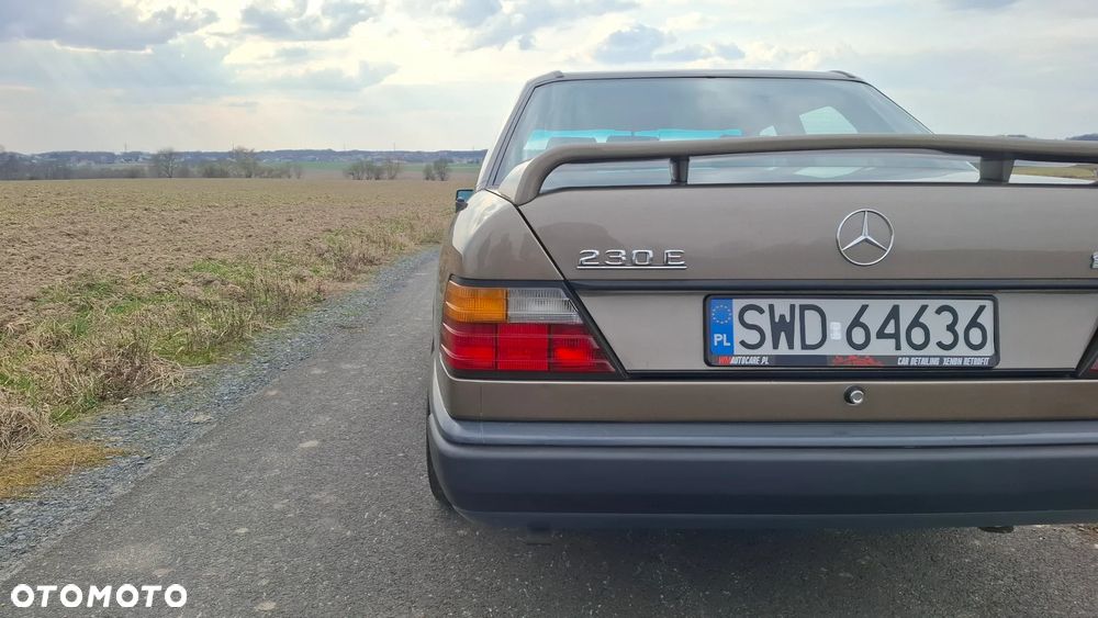 Mercedes-Benz W124 (1984-1993) - 21