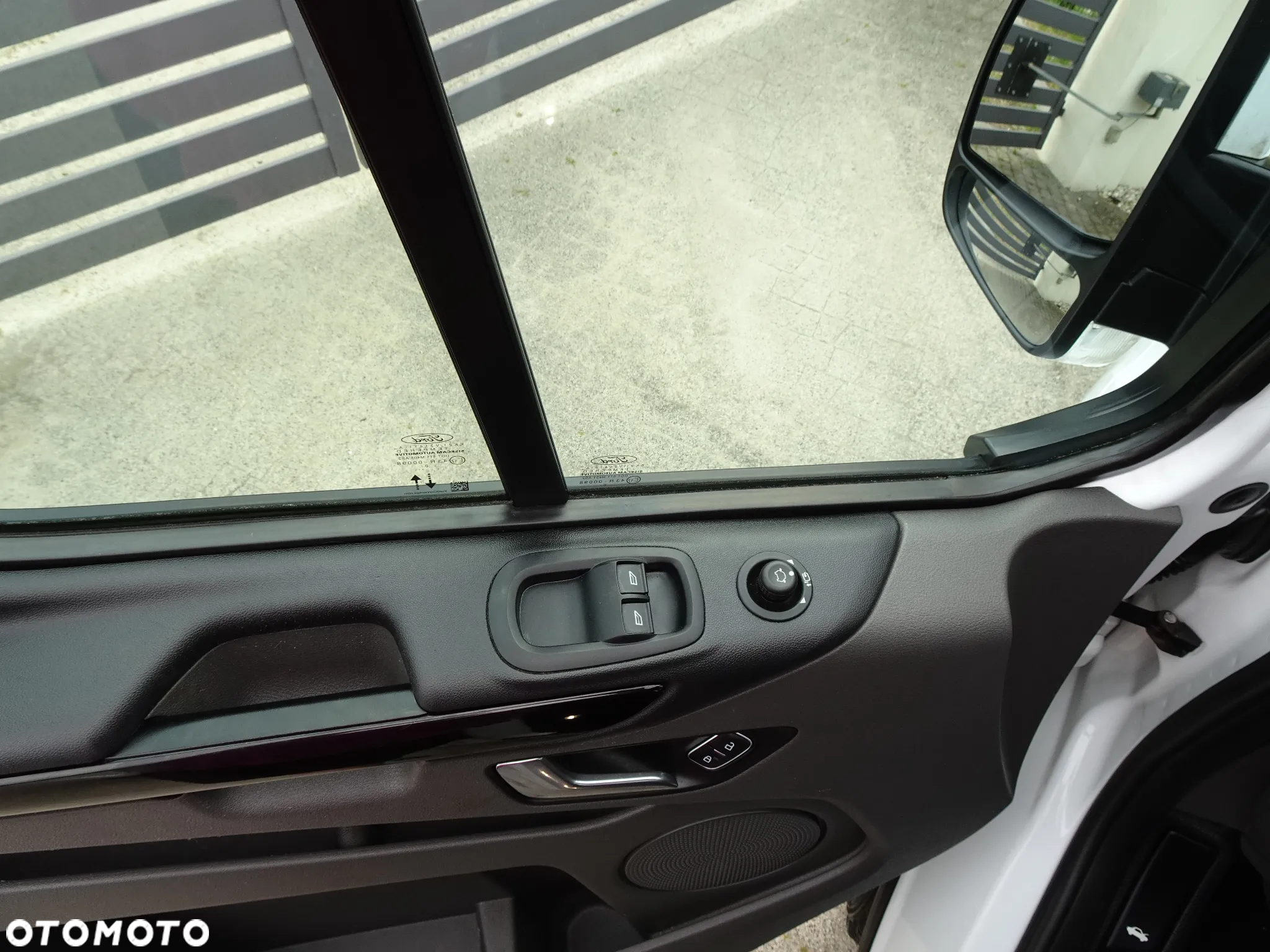 Ford Transit Custom 320 L2H1 Limited (bryg.) - 36