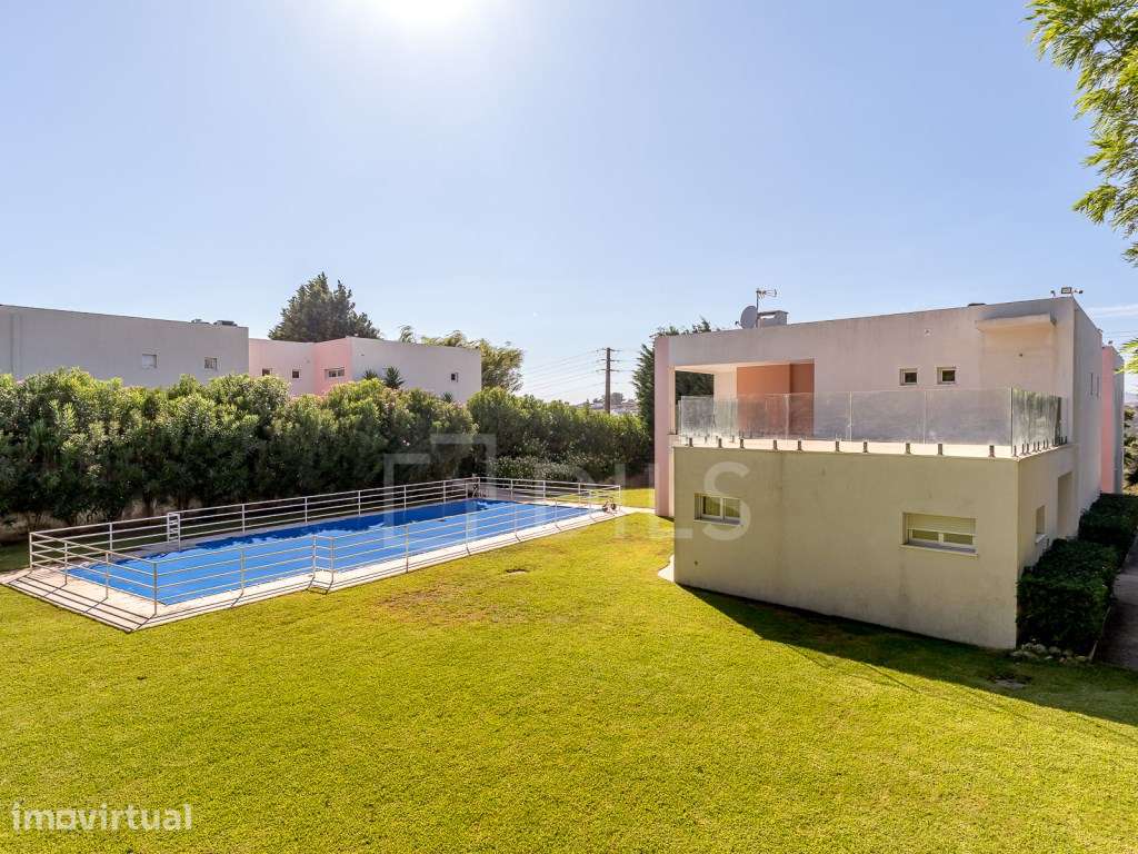 Moradia T6 com jardim, piscina e estacionamento em Barcarena - Grande imagem: 5/24