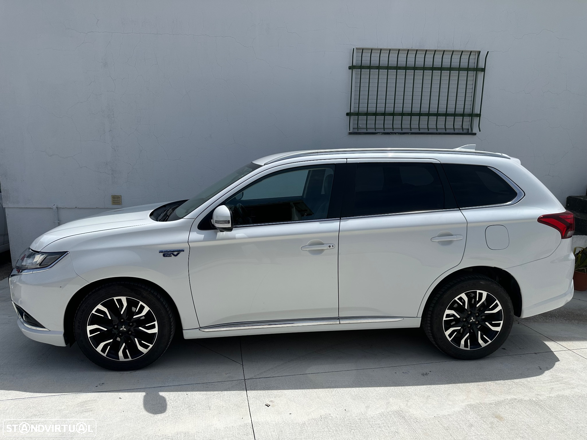 Mitsubishi Outlander 2.0 MIVEC Instyle Navi+ - 14