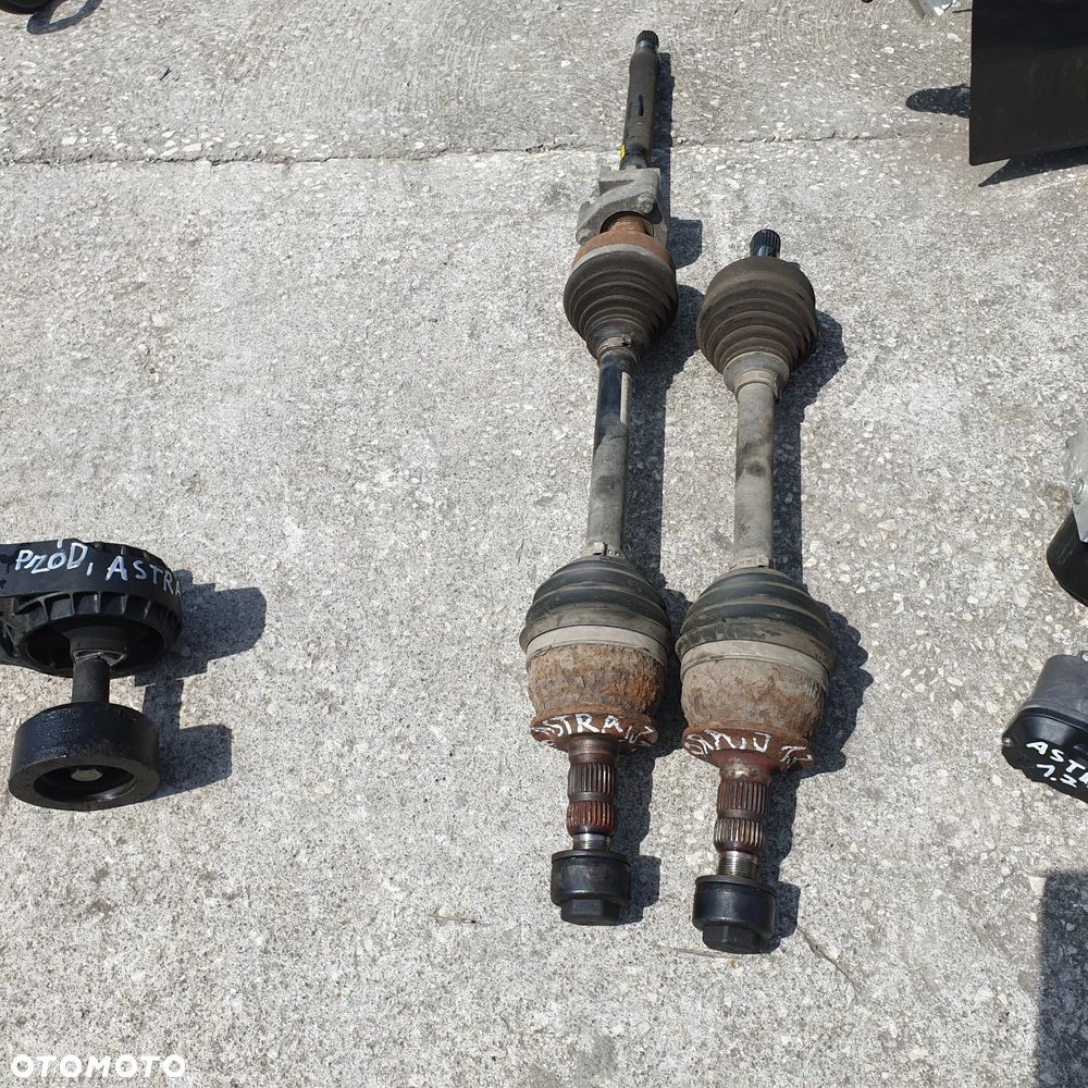 OPEL ASTRA IV 4 J 1.7 CDTI POLOS PRAWA PRZOD