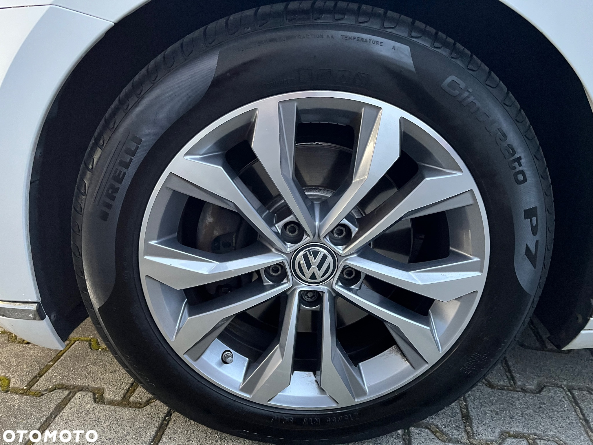 Volkswagen Passat Variant 2.0 TDI SCR DSG Highline - 37