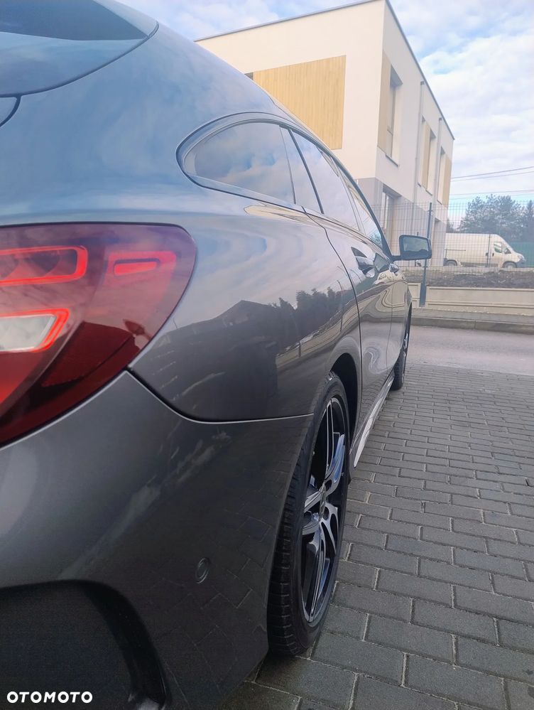 Mercedes-Benz CLA 180 7G-DCT UrbanStyle Edition - 32