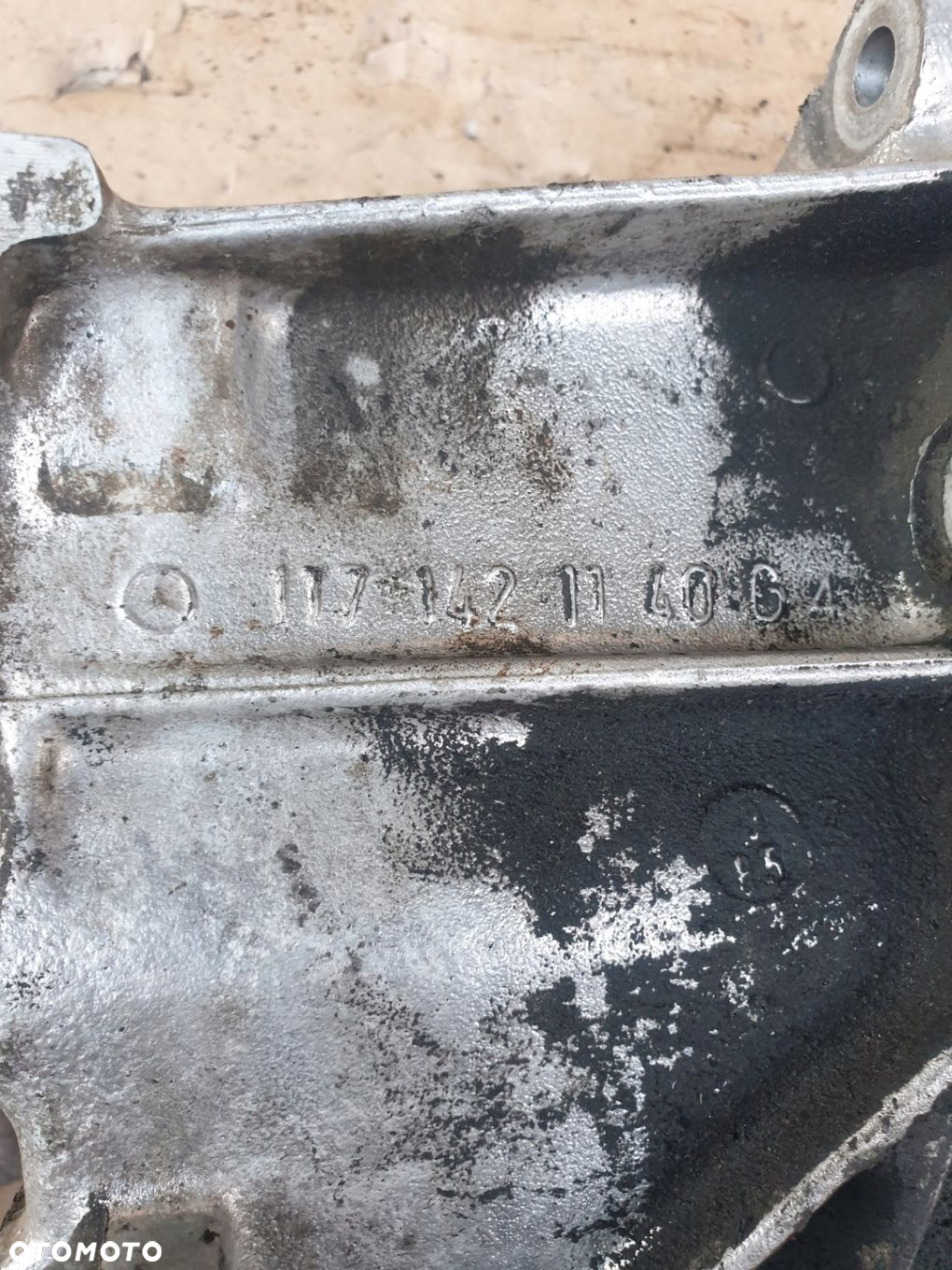 ŁAPA POMPY POWIETRZA Mercedes w107 5.0 1171421140 - 2