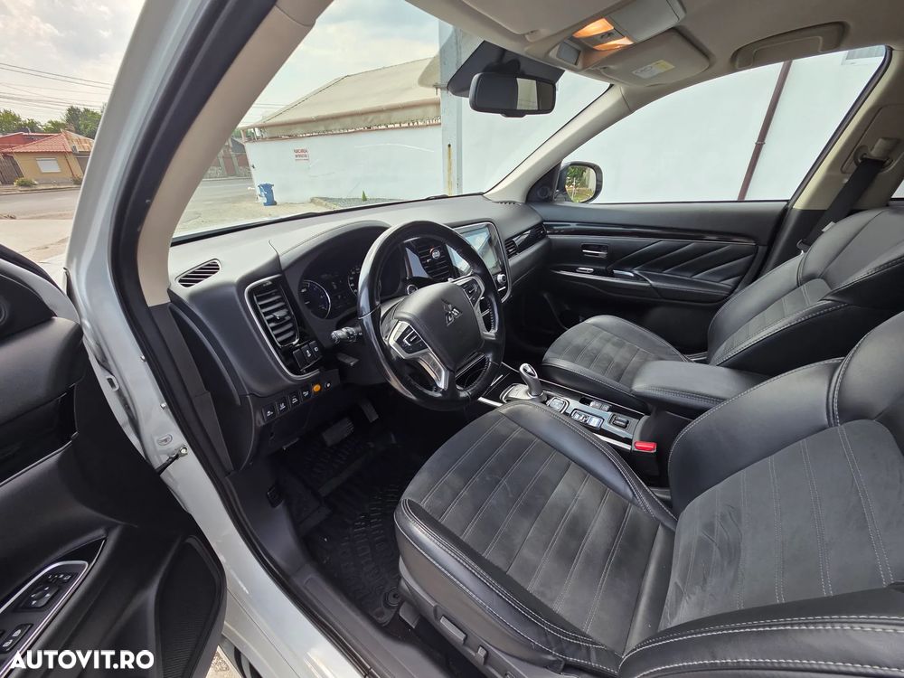 Mitsubishi Outlander - 13