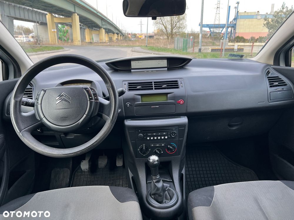 Citroën C4 1.4 16V Advance - 1