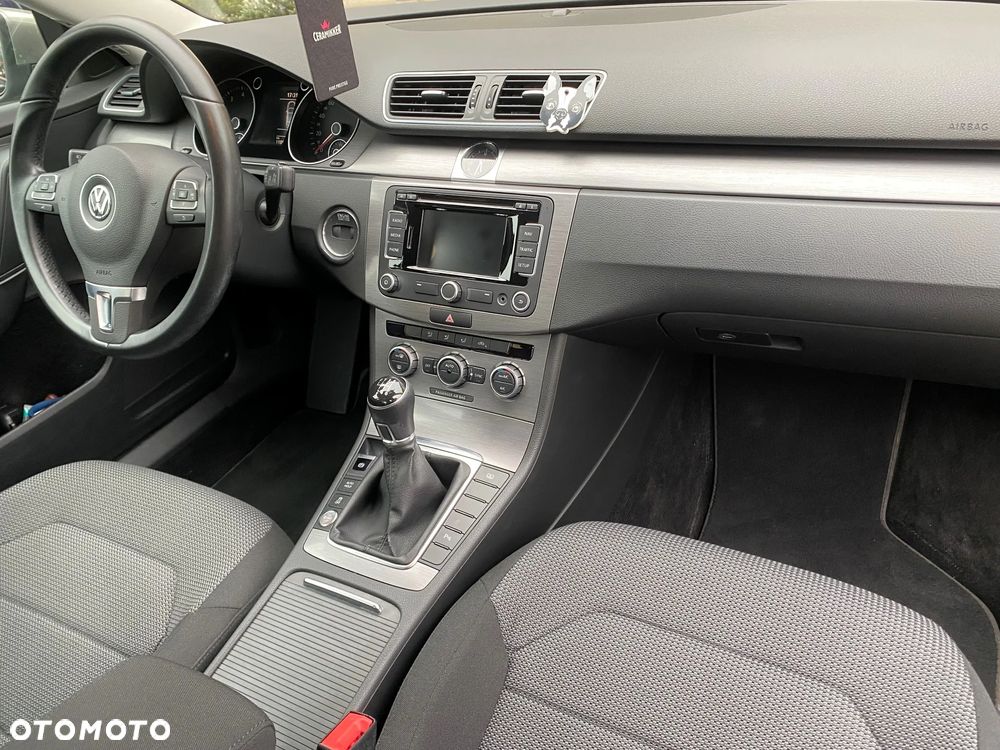 Volkswagen Passat - 12