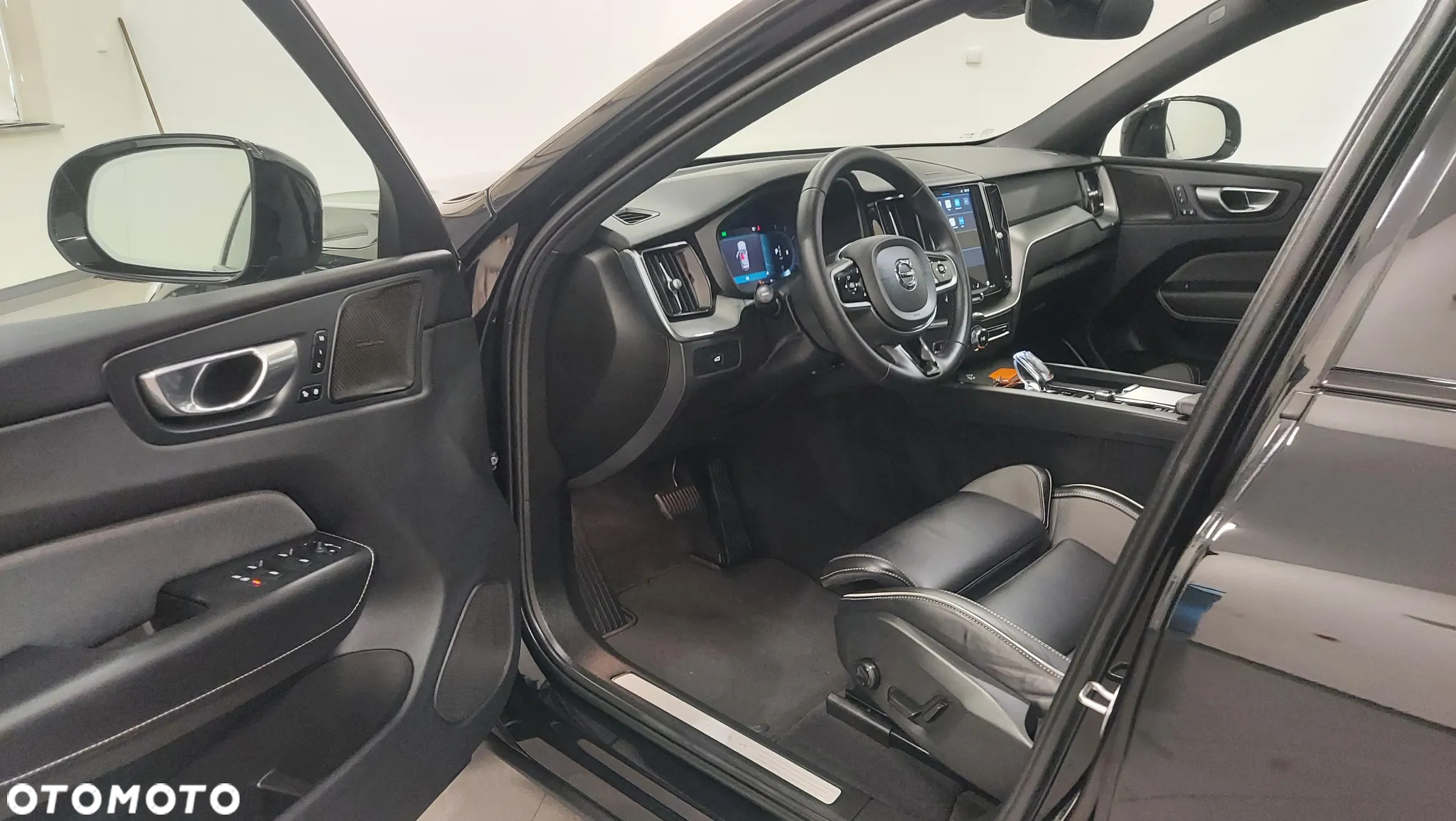 Volvo XC 60 B4 D AWD Plus Dark - 5