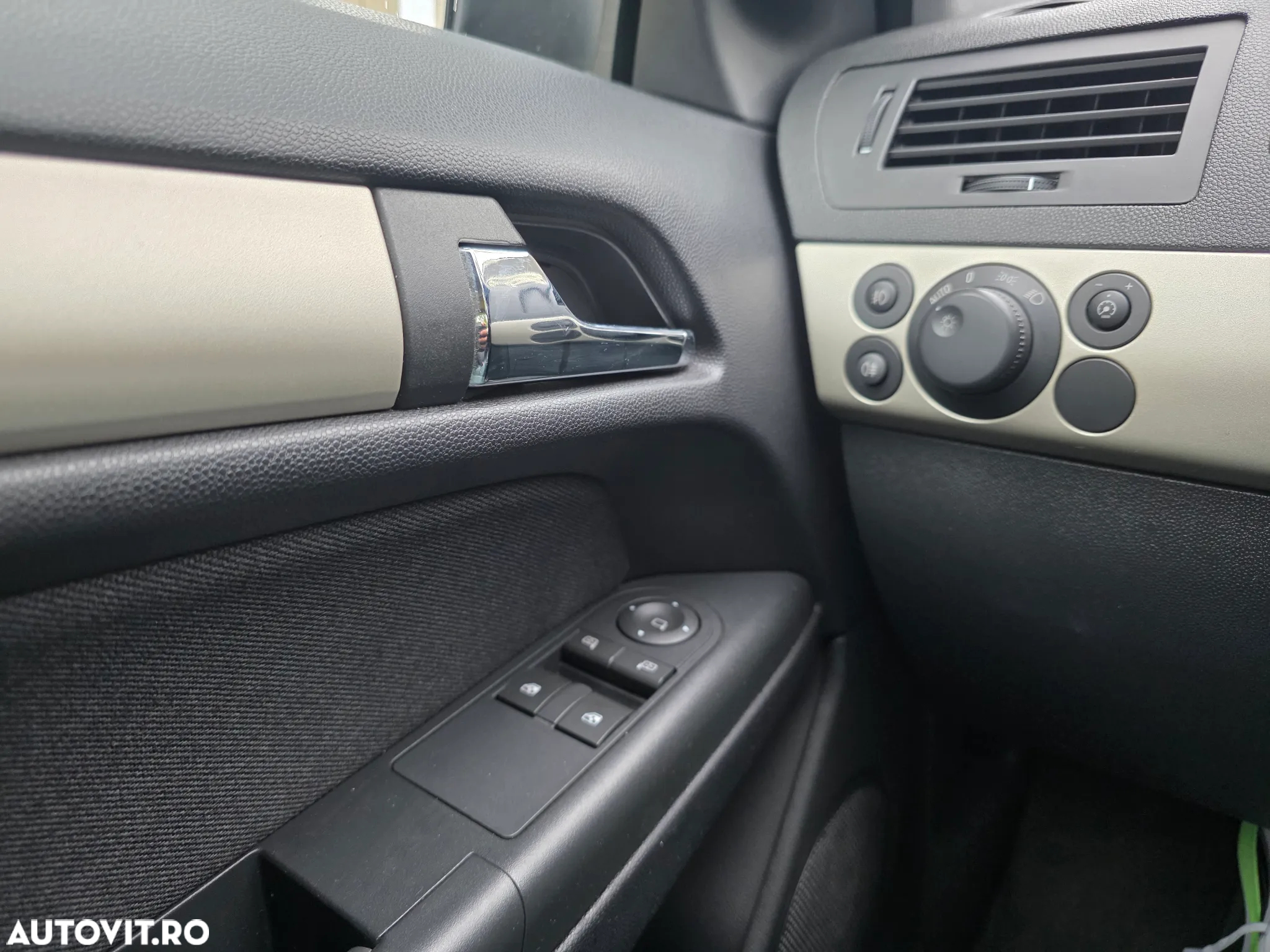 Opel Astra GTC 1.4 Cosmo - 16