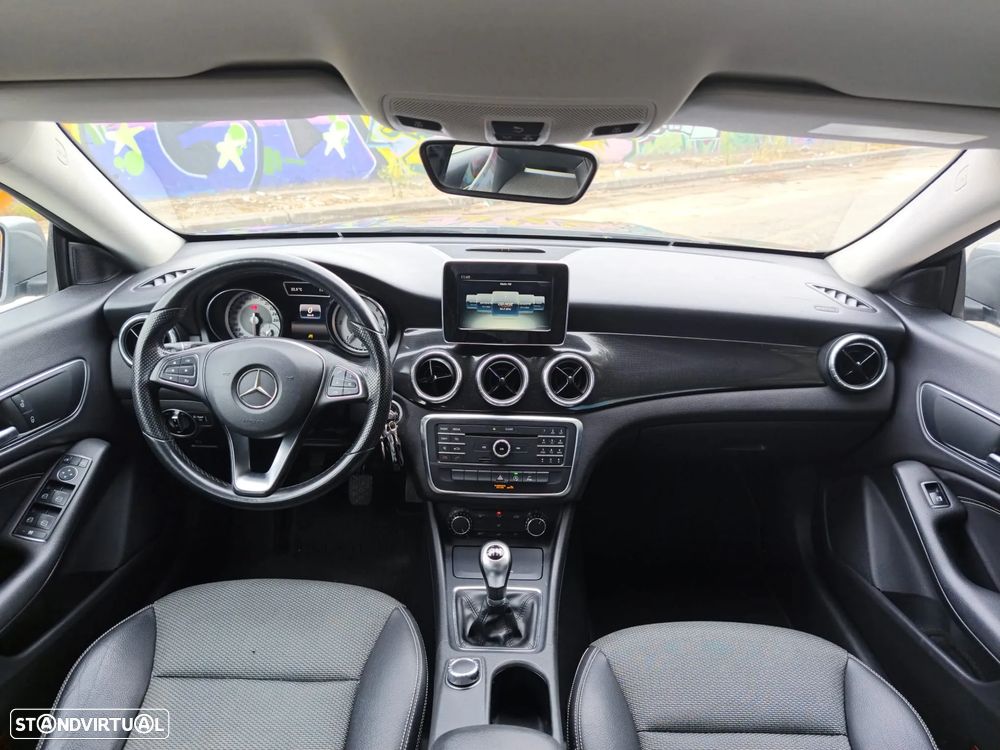 Mercedes-Benz CLA 180 d Shooting Brake - 14