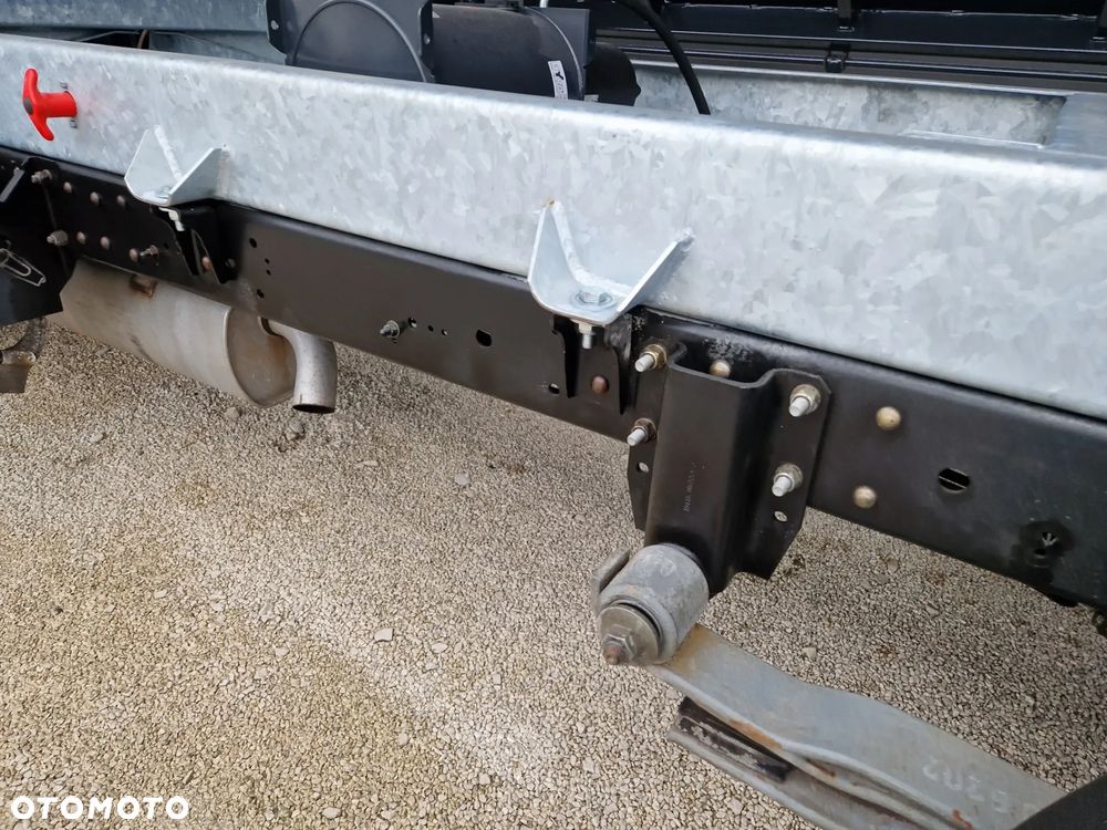 Nissan Atleon 3.0 - 4