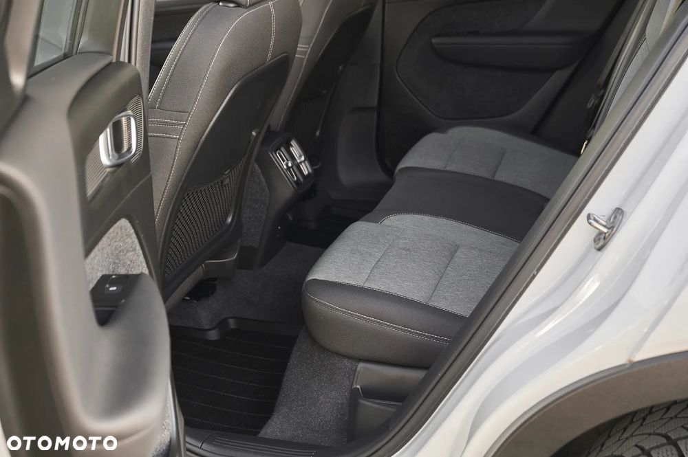 Volvo XC 40 T3 Momentum Pro - 32