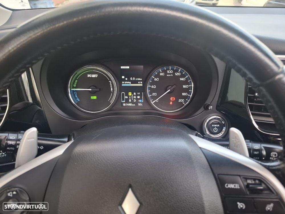 Mitsubishi Outlander - 23