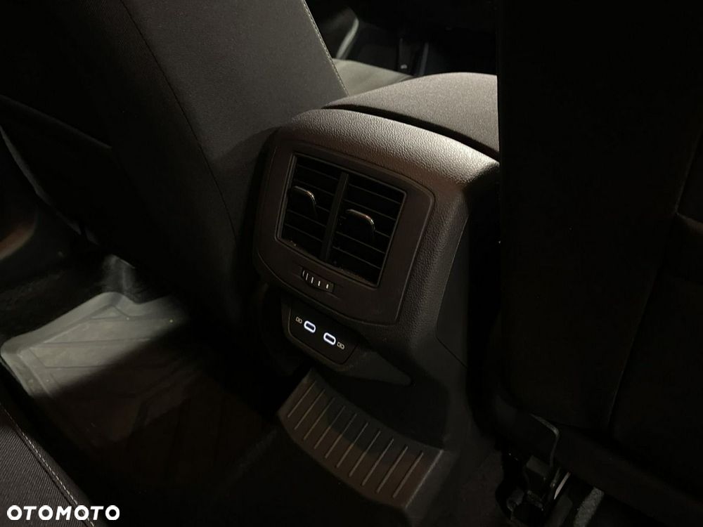 Volkswagen T-Roc - 17