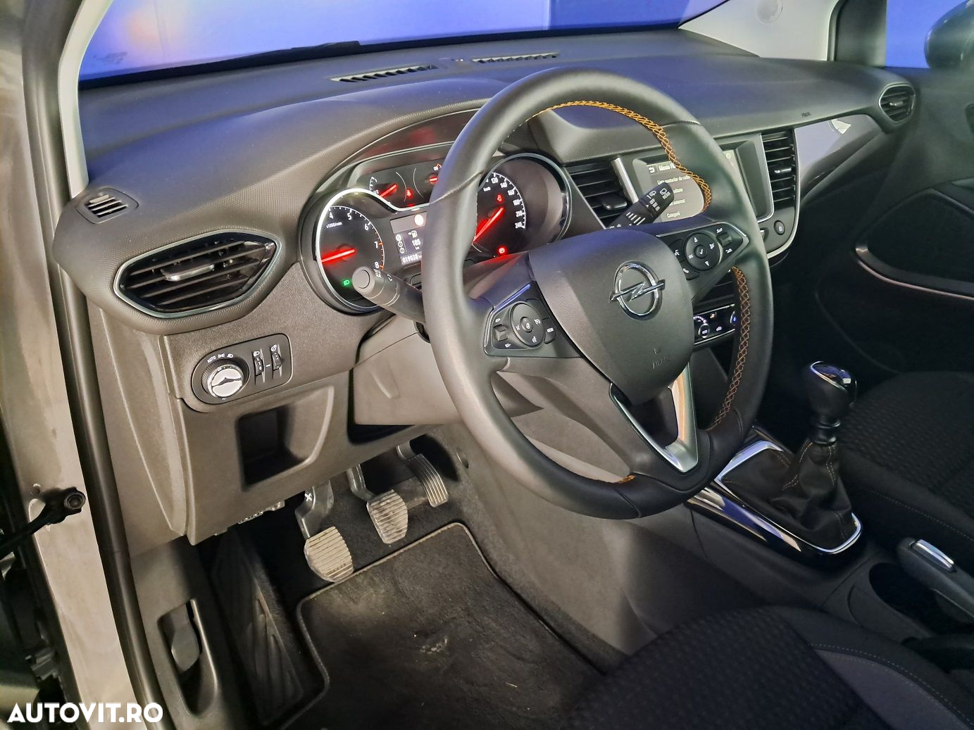 Opel Crossland - 10