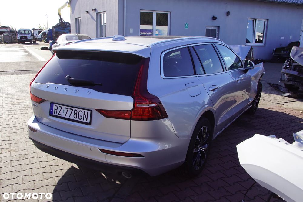 Auto na części - Volvo V60 II 2.0 D3 150 KM D4204T16 TG-81SC 711 2019R Silnik Skrzynia Drzwi Klapa Zderzak Lampa Lusterko Szyba Szyberdach Panorama Deska Kokpit Sterownik Moduł Czujnik Licznik Wyświetlacz Kierownica - 5
