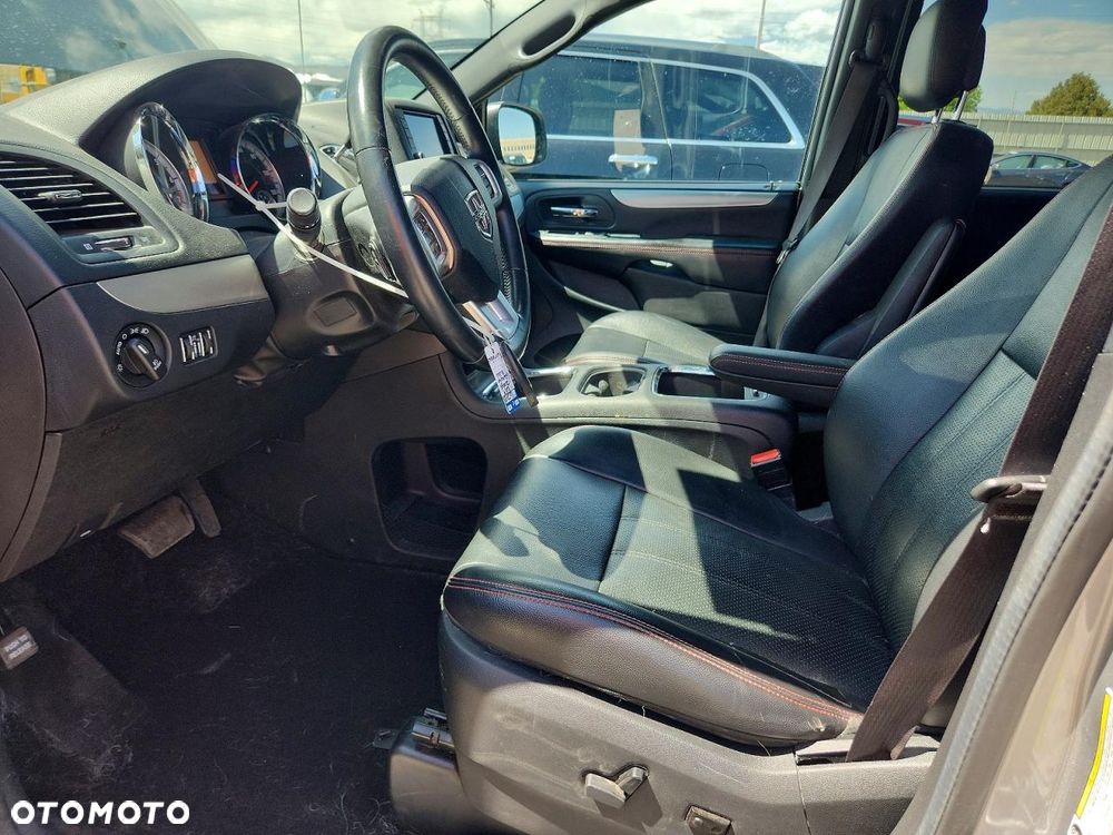 Dodge Grand Caravan - 7