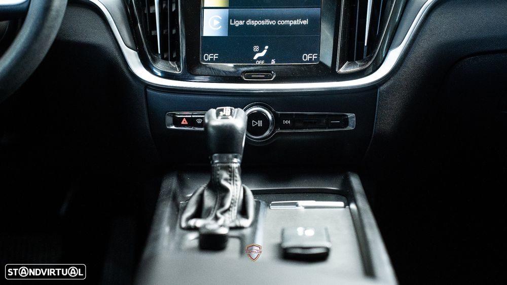 Volvo V60 2.0 D3 Momentum Geartronic - 22