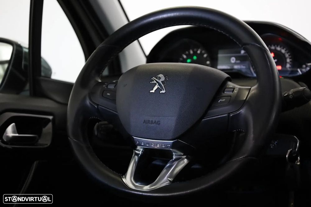 Peugeot 208 1.2 PureTech Allure EAT6 - 22