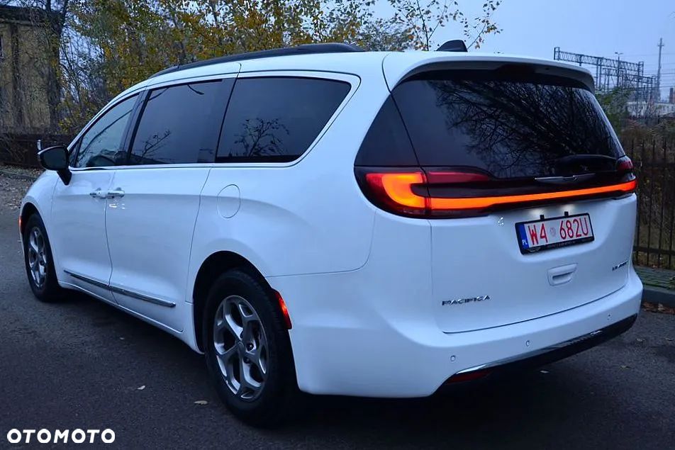 Chrysler Pacifica - 4